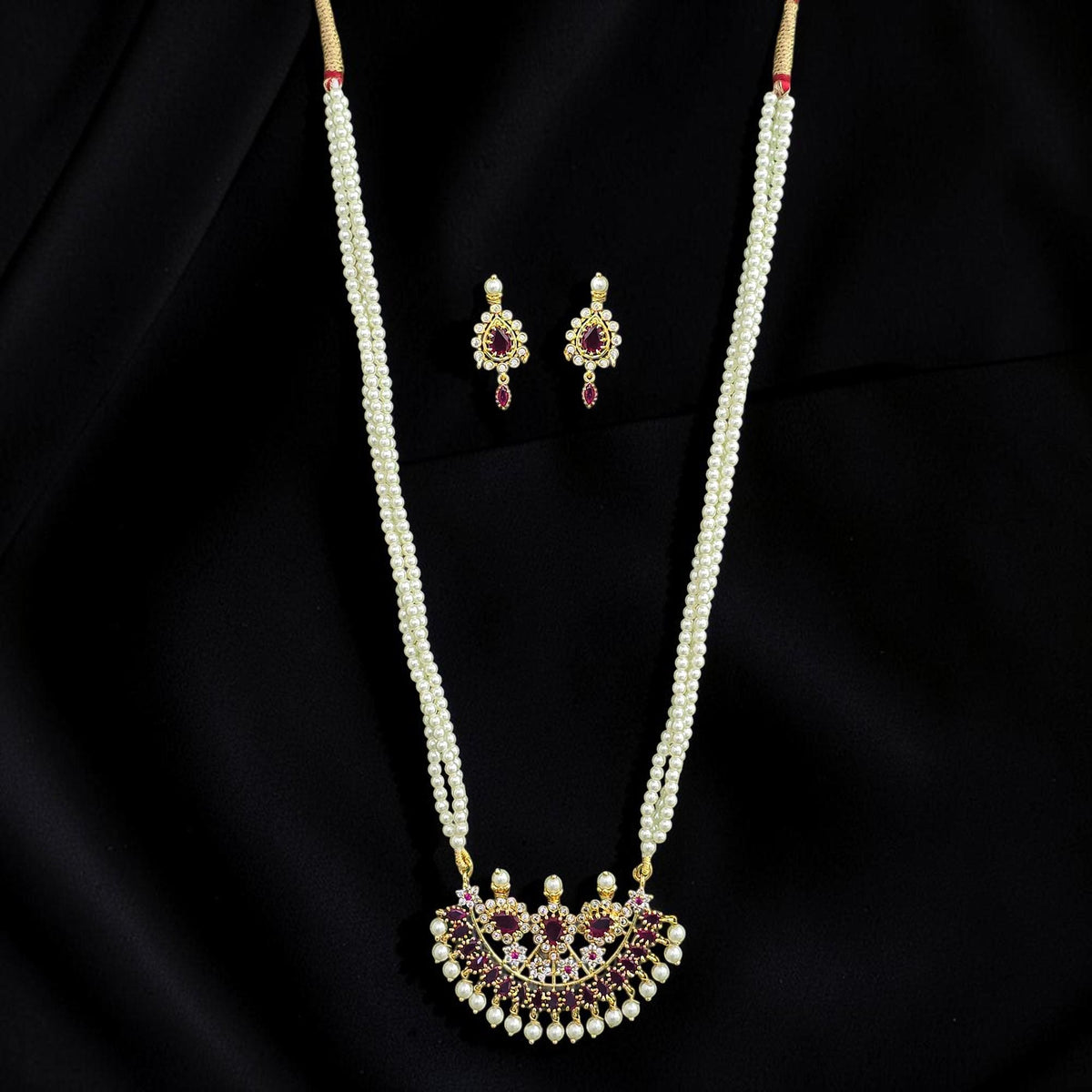 Maharashtrian-style tanmani necklace set with pendant and pearls
