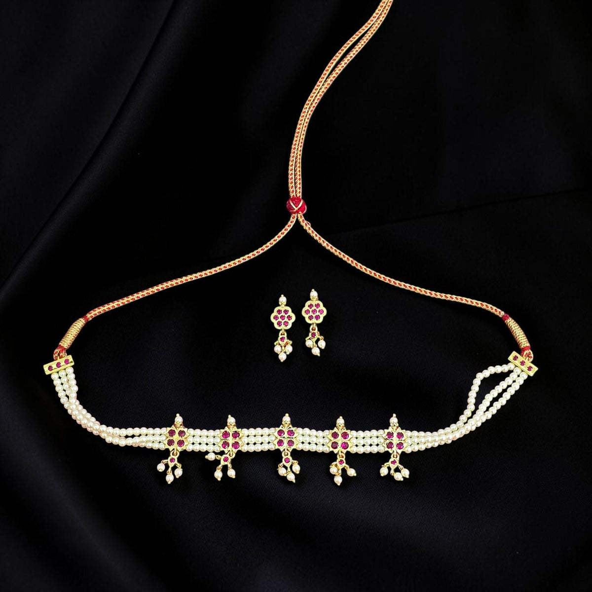 Maharashtrian-style chinchapeti necklace set with pendant and pearls
