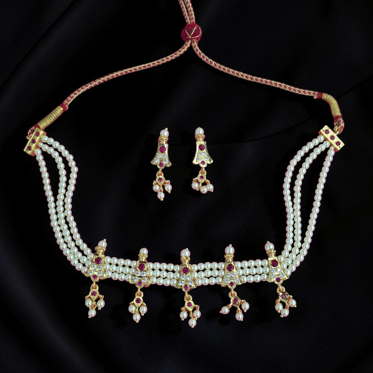Maharashtrian-style chinchapeti necklace set with pendant and pearls