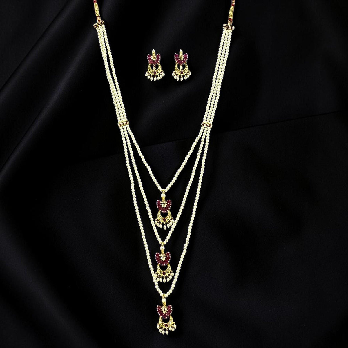 Maharashtrian-style rani haar layered necklace set with pendant and pearls