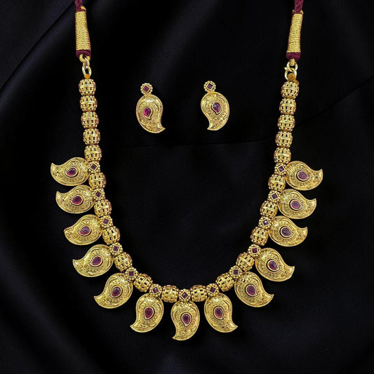 Maharashtrian-style short necklace set