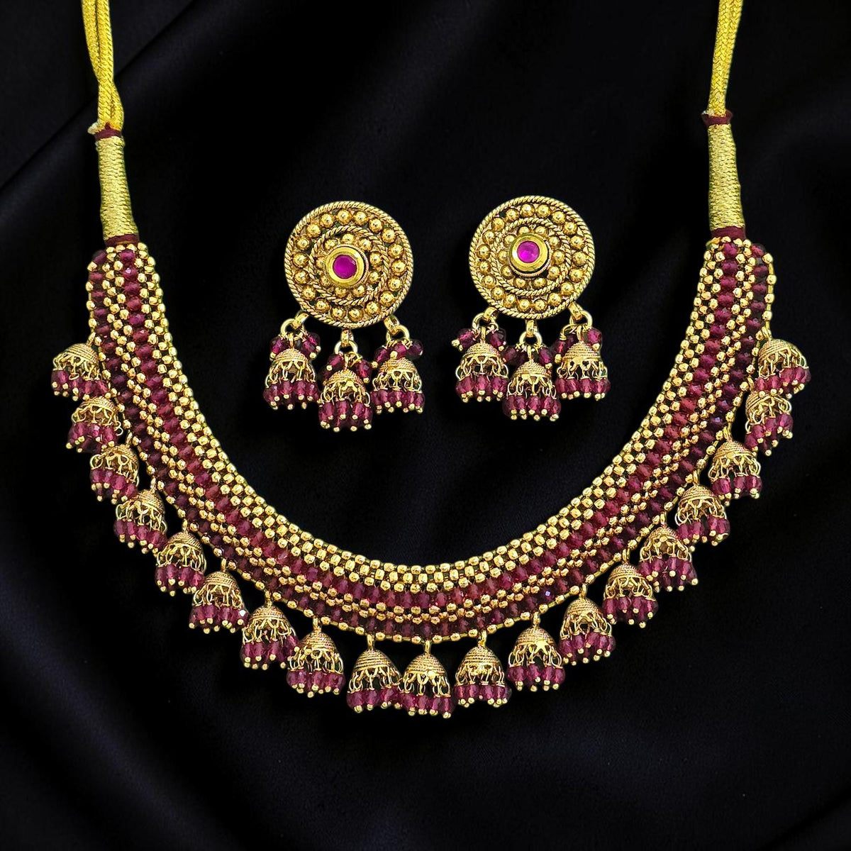 Maharashtrian-style thushi necklace set