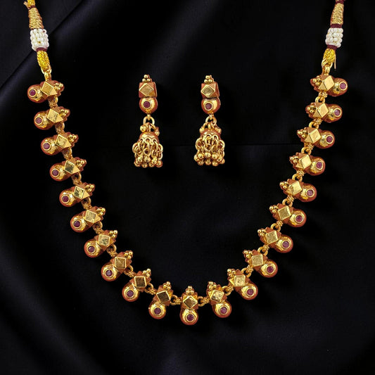 Maharashtrian-style astapailu maal short necklace set chunky astapailu