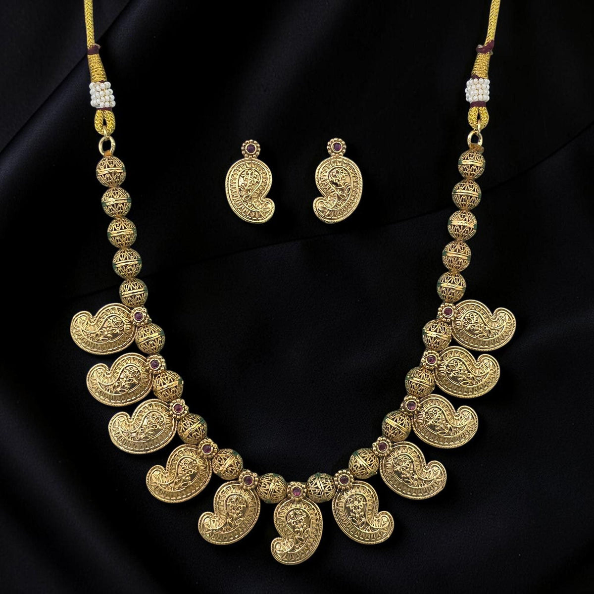 Maharashtrian-style short necklace set