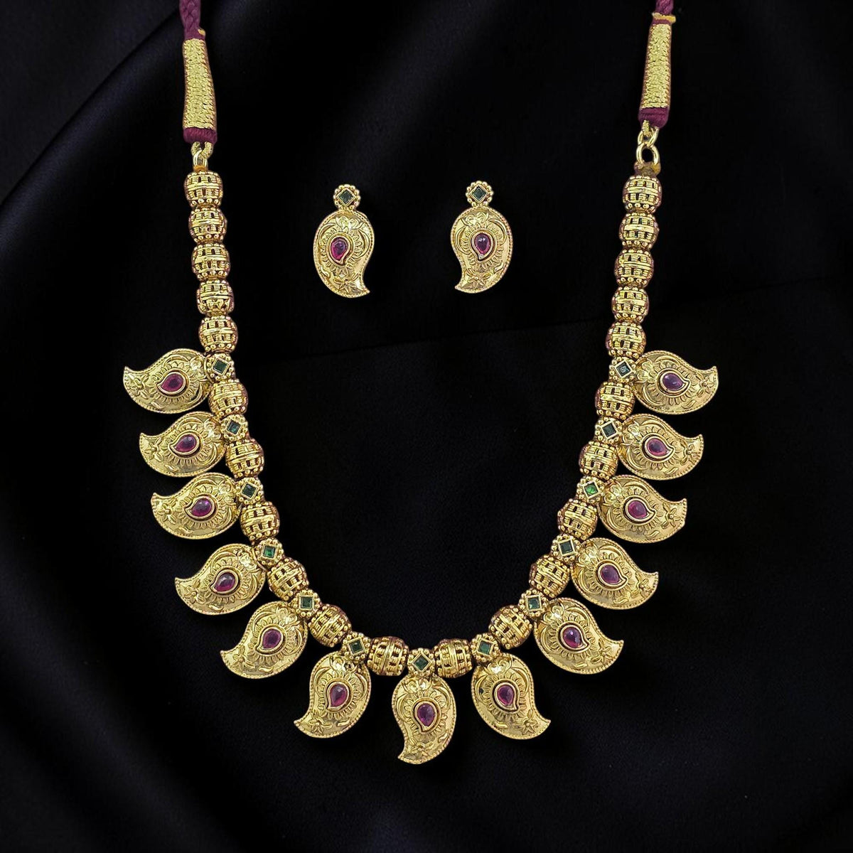 Maharashtrian-style short necklace set