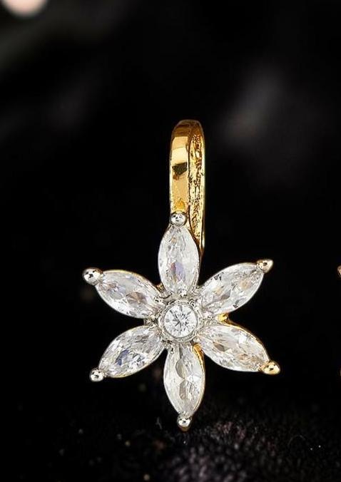 American Diamond Zirconia Nath Pressing Gold polished two-tone silver nose pin