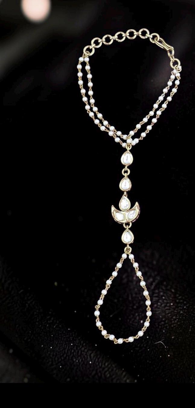 Haath Phool hand accessory in kundan antique gold polish modern minimal single piece