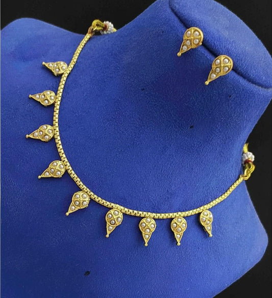 Minimal delicate necklace set with antique gold polished