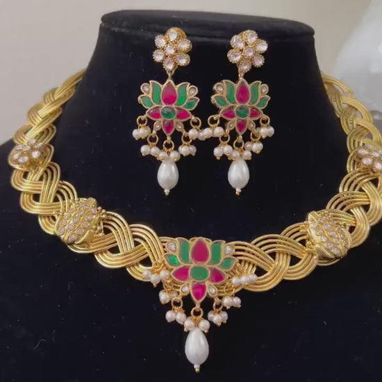 Gold Polished Hasli Necklace Set: Kemp Jadao & Diamond Fusion Jewelry
