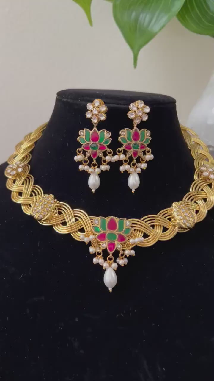 Gold Polished Hasli Necklace Set: Kemp Jadao & Diamond Fusion Jewelry